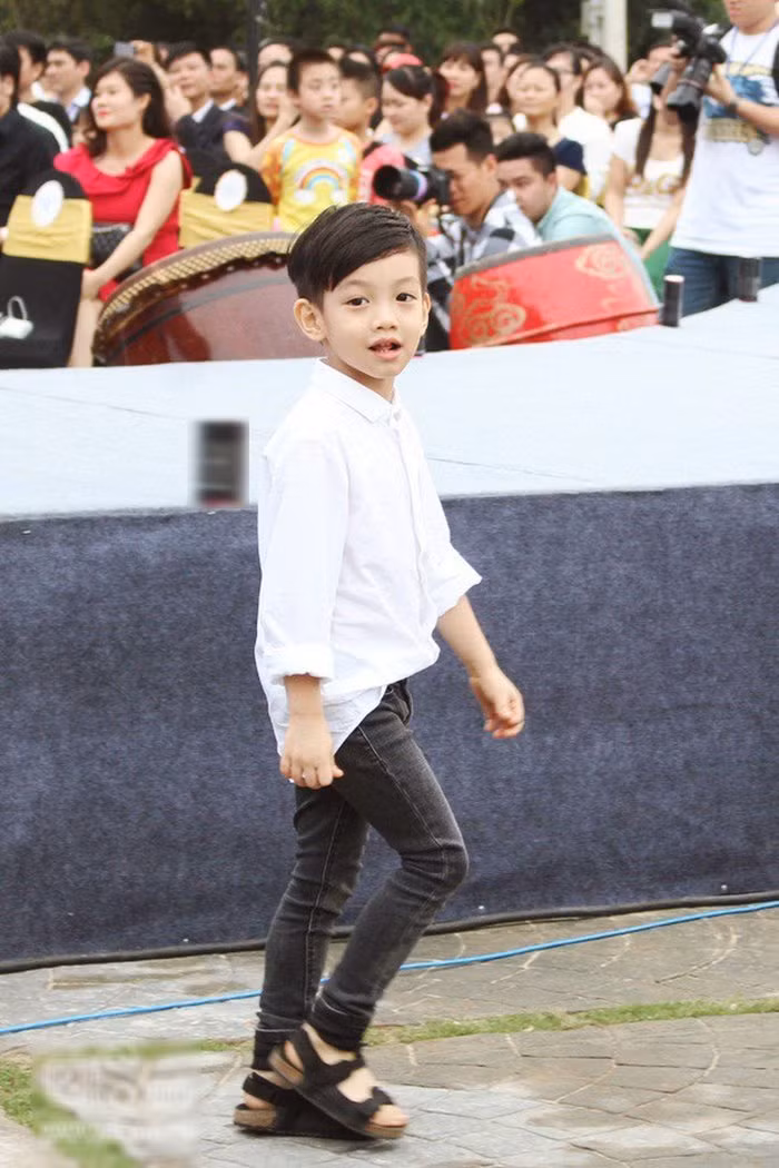 Những rich kid nhí dự đoán sẽ sở hữu khối tài sản cực “khủng” từ cha mẹ ảnh 4 Cuộc sống như mơ của những quý tử nhà giàu: Người có công ty riêng năm 2 tuổi, người thừa kế gia sản kếch xù ảnh 4