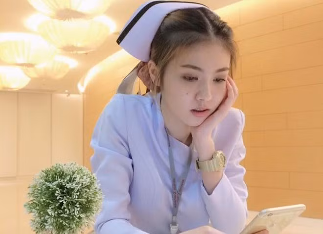 Nu y ta Thai Lan noi tieng vi xinh nhu hot girl hinh anh 2