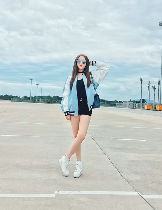 xi-ta-hot-girl-viet-me-met-do-denim-trong-street-style-tuan-qua-8
