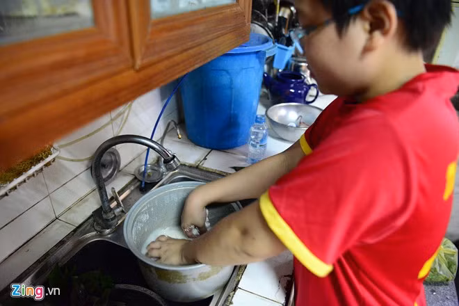 Thông minh, học giỏi, có trách nhiệm trong học tập, Thái còn luôn chăm chỉ sau mỗi giờ học. Cậu thường phụ giúp bố mẹ những việc vặt như nấu cơm, nhặt rau, quét dọn nhà cửa... Thái cho biết, do bố mẹ thường xuyên bận rộn nên em được mẹ dạy nấu cơm từ năm lớp 2. Hiện tại, nam sinh này có thể nấu những món đơn giản mỗi khi mẹ vắng nhà. Cậu bé 11 tuổi đạo diễn các game show truyền hình trên giấy