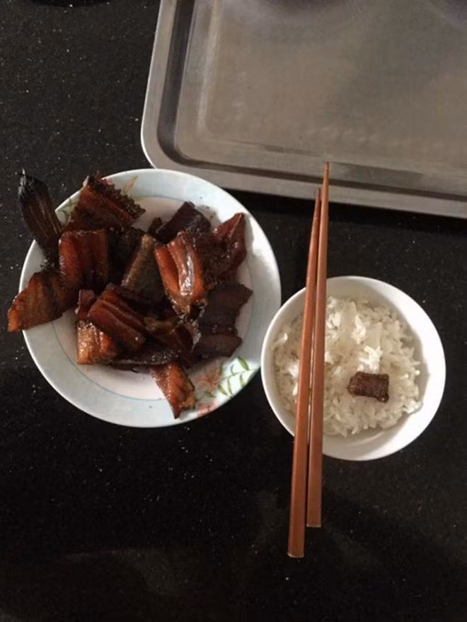 mon an "nha ngheo" theo chan hoai linh sang my, tung vac vao ca tiem vang? - 6