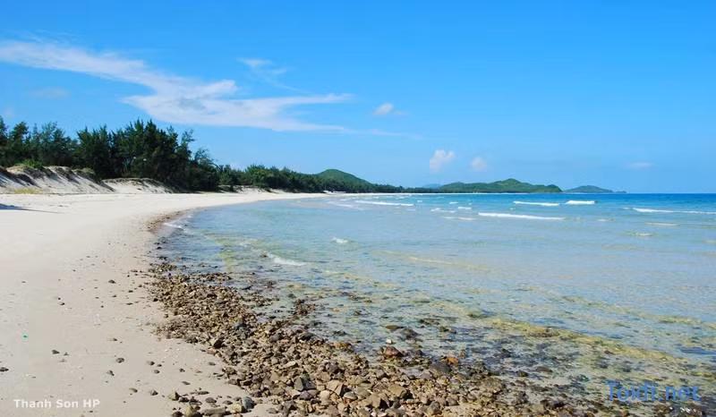 Bãi biển hoang sơ còn mang nét đẹp hoang sơ Top 10 bãi biển đẹp nhất Việt Nam