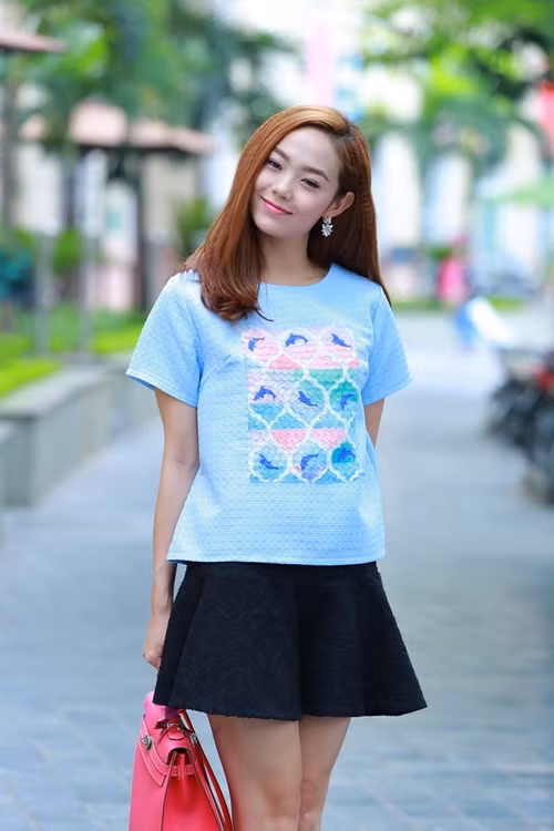 Học sao Việt mặc đẹp với hồng thạch anh và xanh thanh bình