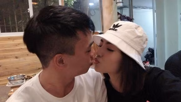 Hồng Quế đăng clip khóc như mưa, ẩn ý chia tay bạn trai dù vừa công khai mối tình chưa lâu?-7