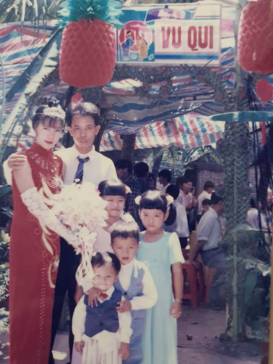 Đám cưới Rich kid cách đây 24 năm: Cô dâu mặc đến 10 váy cưới, ảnh chụp 5 Album ảnh 2