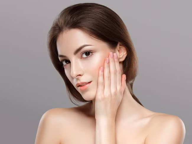 Uống quá nhiều vitamin C để làm đẹp, người phụ nữ 32 tuổi phải nhận cái kết đắng - Ảnh 2.