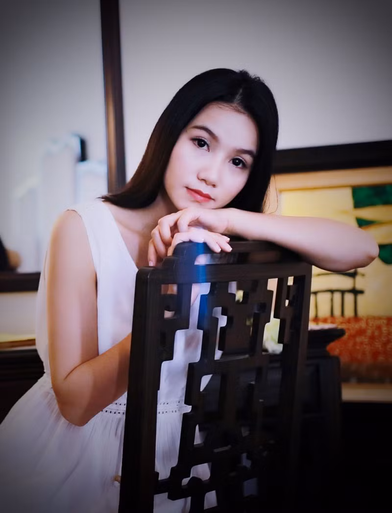 Cô giáo “hot girl” đẹp trong veo tại Huế ảnh 3