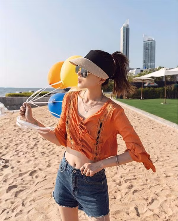 Chị em đi biển đừng quên thêm vào vali 4 món xinh xẻo này ảnh 1 mua du lich toi roi, chi em di bien dung quen them vao vali 4 mon xinh xeo nay - 1
