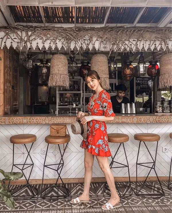 Chị em đi biển đừng quên thêm vào vali 4 món xinh xẻo này ảnh 13 mua du lich toi roi, chi em di bien dung quen them vao vali 4 mon xinh xeo nay - 13