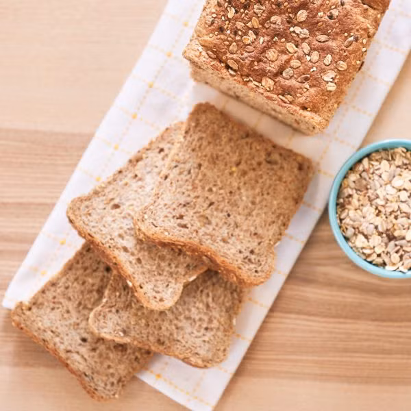 Bánh mì là nguồn carbohydrate, là nguồn nhiên liệu ưa thích của não và cơ bắp của chúng ta. (Ảnh: ITN).