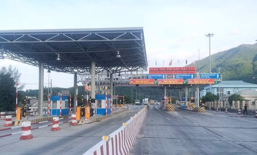 Trạm thu phí Bắc Hải Vân.