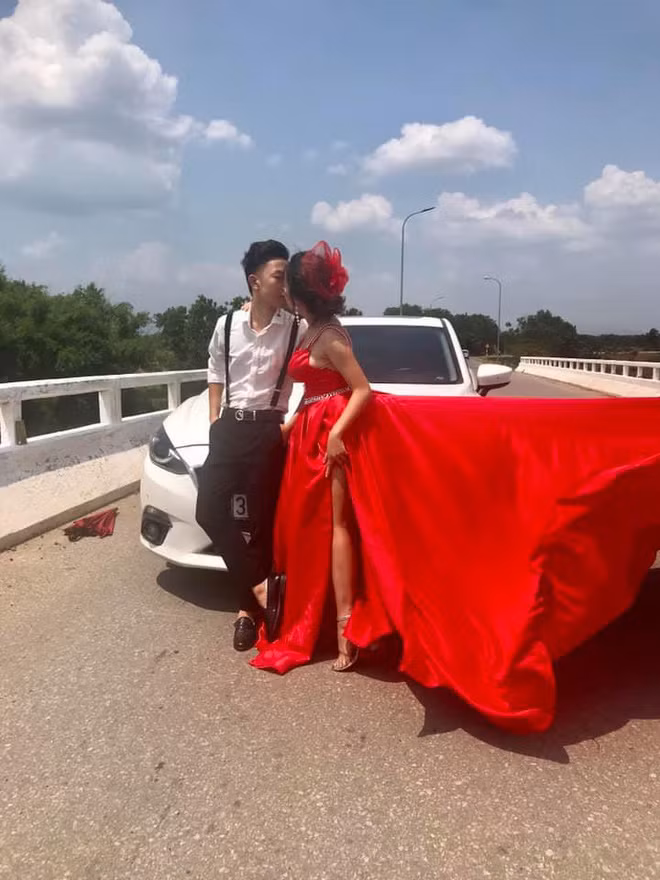 Đang đi đường thì nhận được đề nghị kỳ lạ, hành động của tài xế ô tô khiến tất cả khen ngợi - Ảnh 1.