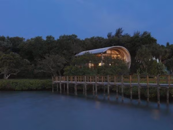 ngoi nha lo lung giua rung cay co view nhin ra ho tuyet dep - 9
