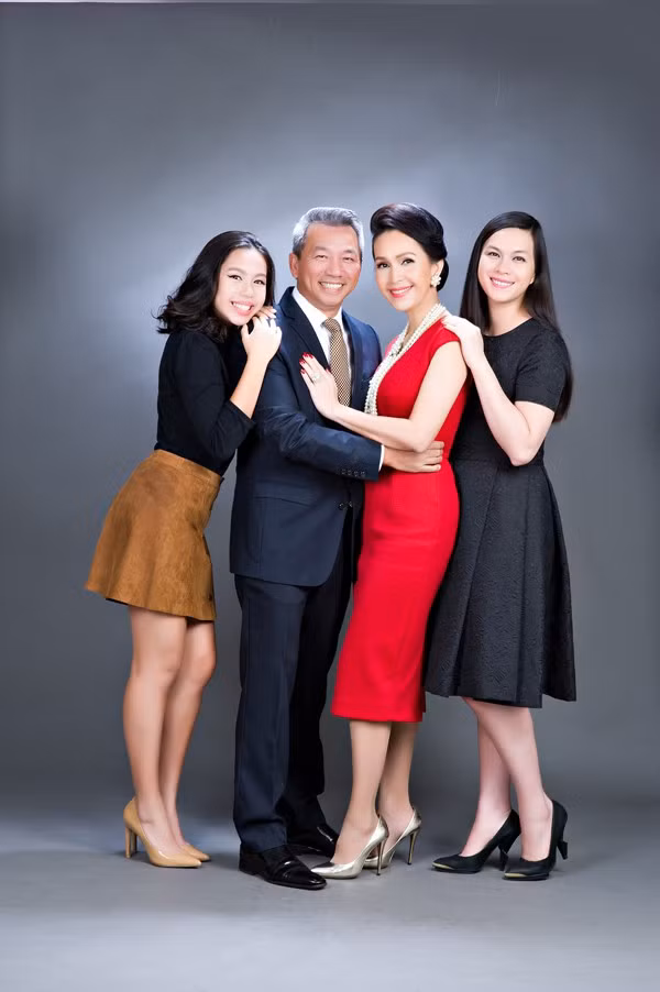 Chân dung chồng doanh nhân giàu có vừa tặng nhẫn kim cương 5 tỷ cho người đẹp Diễm My - Ảnh 4.