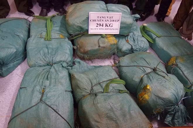 294 kg ma tuý đá từ Lào chuyển về Việt Nam đã bị Bộ đội Biên phòng Hà Tĩnh bắt giữ.