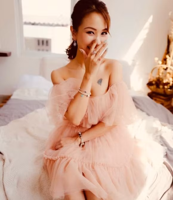 Ngưỡng mộ gu thời trang tinh tế của nhóm bạn thân Vân Hugo, Lã Thanh Huyền ảnh 19 Empty