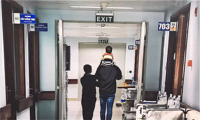 Con bị ho, mẹ đi khám choáng váng phát hiện bệnh “nhà giàu” ảnh 2 con bi ho, me di kham choang vang phat hien benh "nha giau", moi lan truyen thuoc ton tram trieu - 2