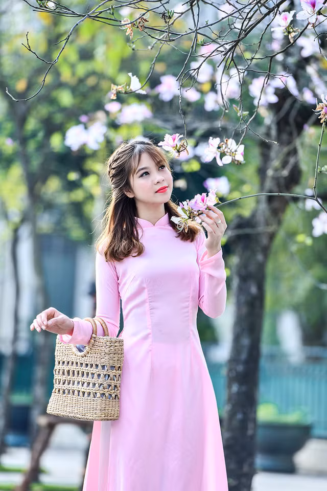 Nữ sinh 9X bên sắc tím hoa ban giữa lòng Thủ đô ảnh 7