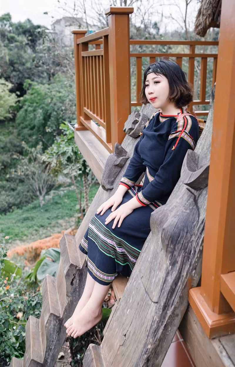 9x khoe vẻ đẹp núi rừng Tây Nguyên qua trang phục truyền thống Ê Đê ảnh 11