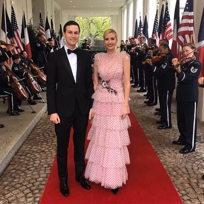 Gu thời trang ngày càng nữ tính của Ivanka Trump