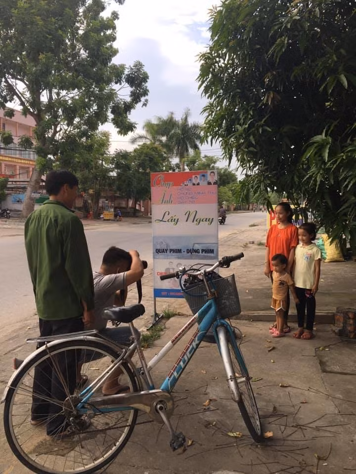 Đây chắc hẳn là ngày vui nhất của 3 đứa trẻ.