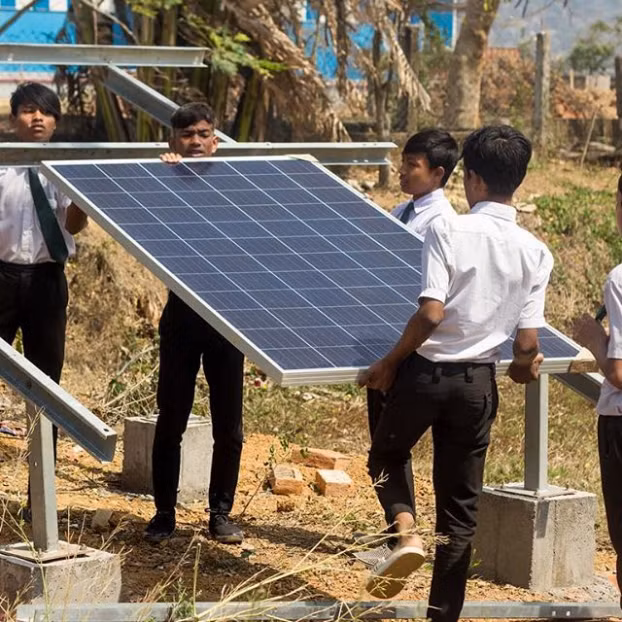 Trường Ấn Độ nhận rác thải nhựa thay học phí, cả ngôi làng 