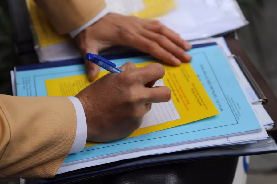 Lập biên bản và ghi thông báo phương tiện vi phạm