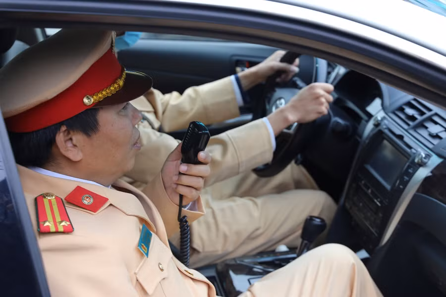Sau 15 ngày kể từ ngày dán thông báo phạt nguội nếu người điều khiển hoặc chủ phương tiện không đến giải quyết thì Phòng Cảnh sát giao thông sẽ gửi thông báo tới cơ quan đăng kiểm.