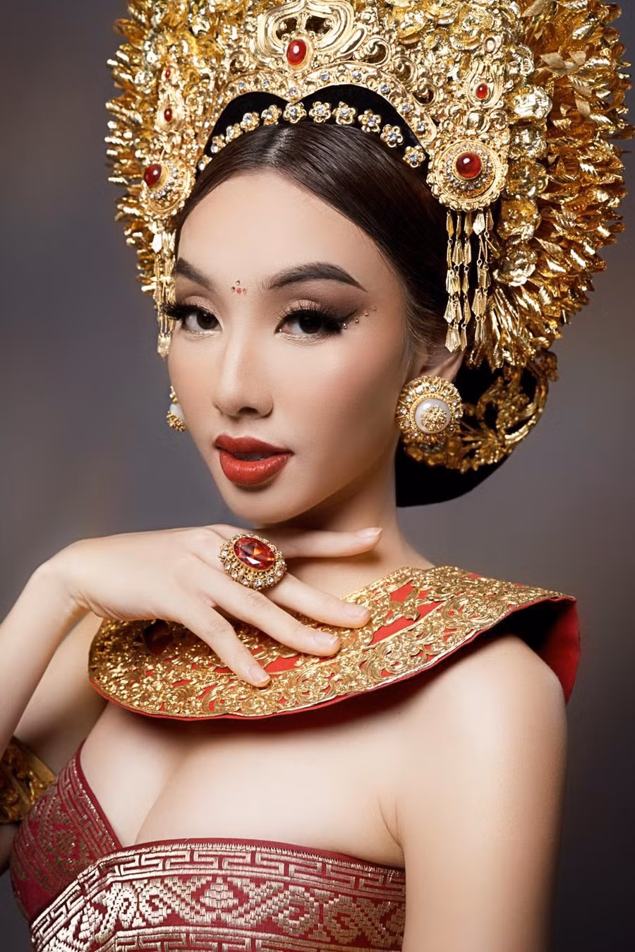 Hoa hậu Thùy Tiên.