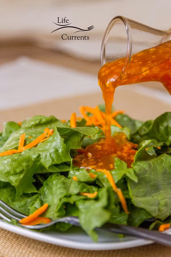 Chuẩn bị sẵn 2 loại xốt salad để Tết này luôn sẵn sàng làm salad chỉ trong nháy mắt - Ảnh 4.