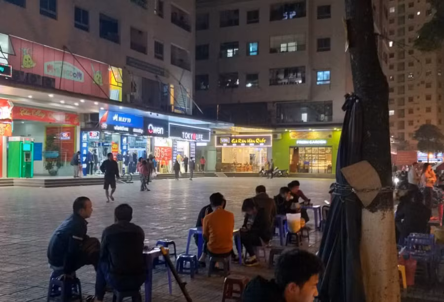 Khu vực người đàn ông ngồi uống nước.