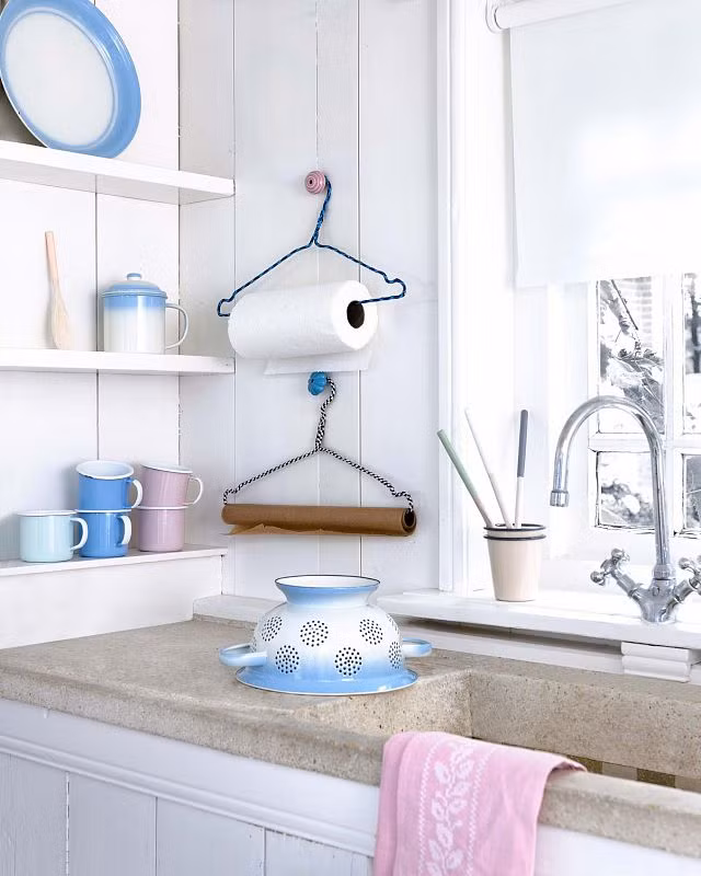Không chỉ treo quần áo, mắc áo còn có những tác dụng vô cùng hữu ích như thế này - Hình 4