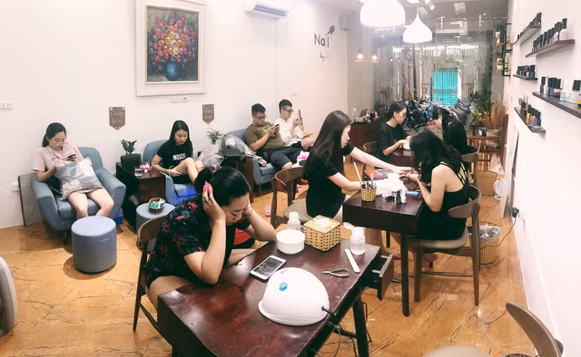 9x mở tiệm làm móng kiếm tiền ngang giám đốc ảnh 6