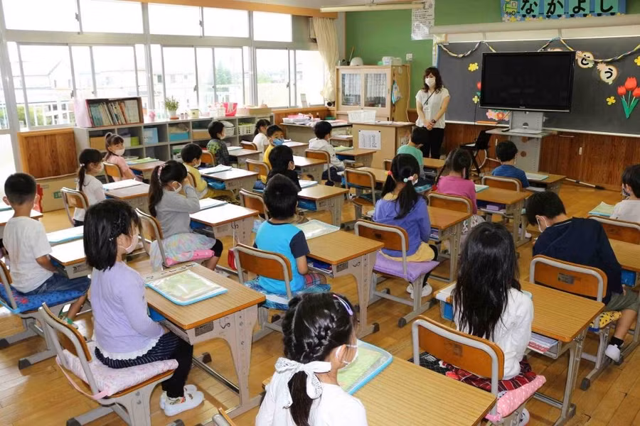 Việc thay đổi ngày khai giảng năm học mới vẫn còn tranh luận tại Nhật Bản.