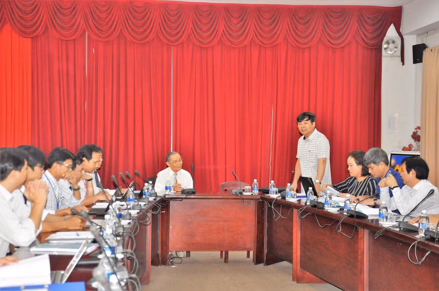 TS. Phạm Như Nghệ - Phó Vụ trưởng Vụ Giáo dục đại học, Trưởng đoàn Kiểm tra số 2 (Bộ GD&ĐT) cùng các thành viên làm việc với trường ĐH Duy Tân.
