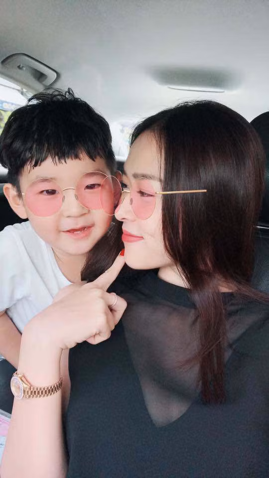 cuoc song lam me don than day bat ngo cua my nhan viet lay chong giau co nam 19 tuoi - 3