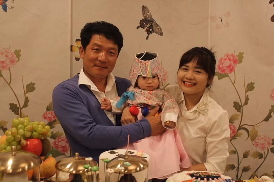 Mẹ trẻ 9X và những nỗ lực để chứng minh không phải cứ lấy được chồng ngoại là sướng - Ảnh 6.
