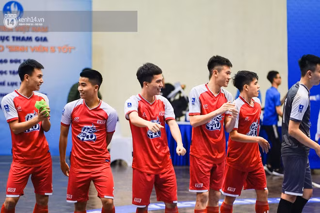 Nam sinh, nữ sinh hàng loạt Đại học lớn ở Hà Nội thi nhau đọ sắc: Trường nào nhiều trai xinh gái đẹp nhất? - Ảnh 9.