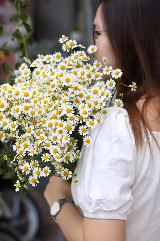 Người trẻ thích thú với hoa gói bằng lá chuối - ảnh 4