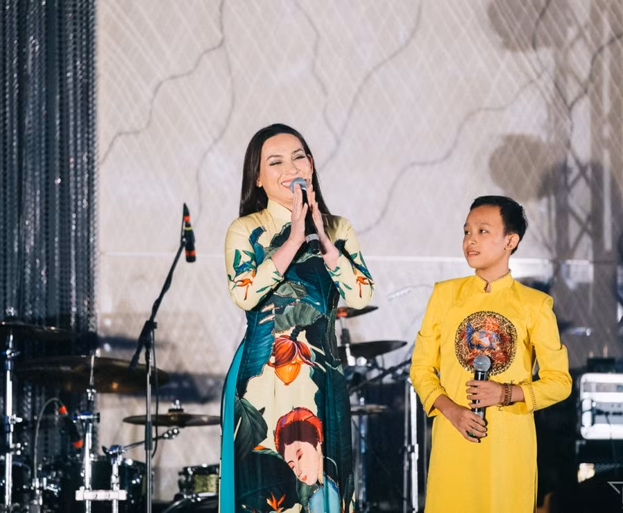 Quán quân "The Voice Kids" Hồ Văn Cường đón tuổi 16 thế nào? ảnh 6 Quan quan