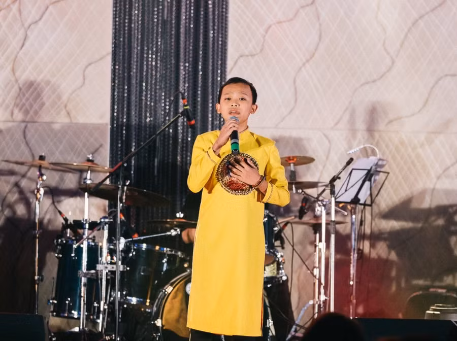 Quán quân "The Voice Kids" Hồ Văn Cường đón tuổi 16 thế nào? ảnh 5 Quan quan