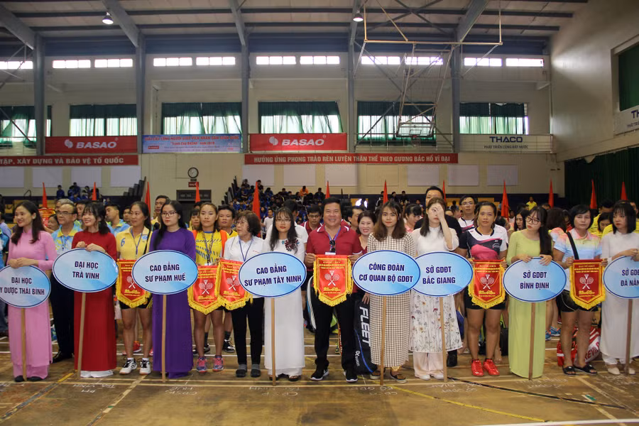 Các đội về dự giải