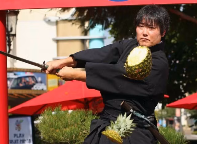 Kiếm sĩ siêu phản xạ người Nhật Isao Machii Kiếm sĩ siêu phản xạ người Nhật Isao Machii