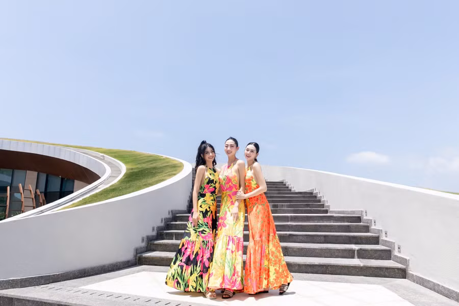  Hoa hậu Lương Thuỳ Linh cùng 2 Á hậu khoe nhan sắc rực rỡ, đẹp không tì vết ảnh 2