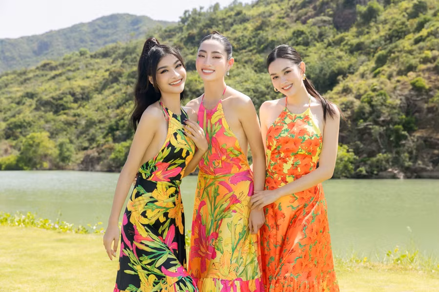 Hoa hậu Lương Thuỳ Linh cùng 2 Á hậu khoe nhan sắc rực rỡ, đẹp không tì vết ảnh 1
