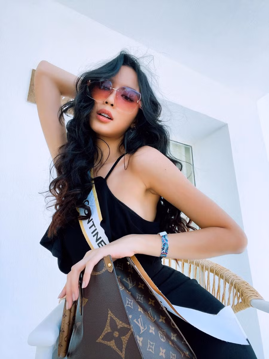 Những hình ảnh trước của cô nàng lại nhận được nhiều lời khen. Những hình ảnh trước của cô nàng lại nhận được nhiều lời khen.