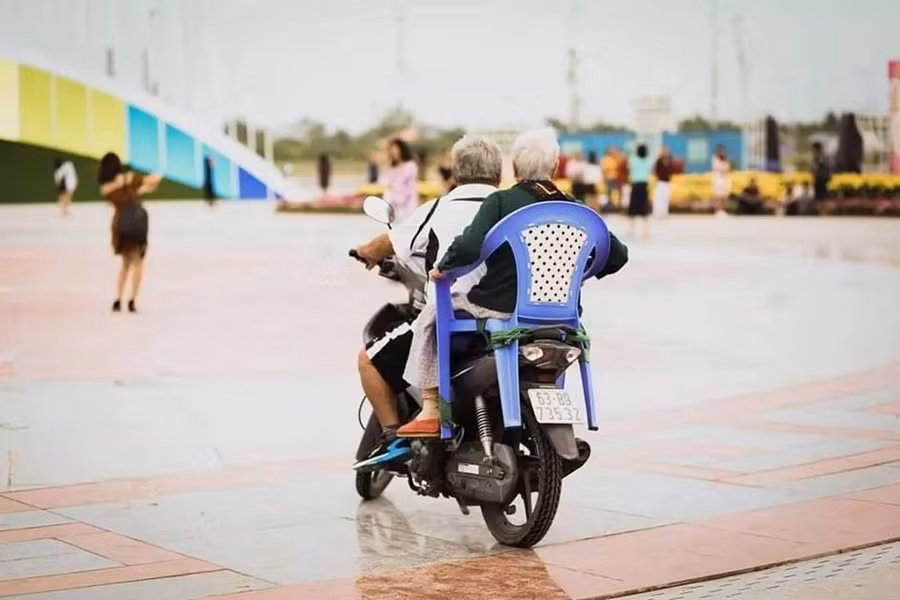 Những hình ảnh cảm động ngày Tết Kỷ Hợi 2019: Tết không chỉ có bánh chưng, hoa đào