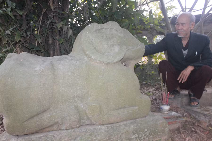 Cừu đá bên mộ Sĩ Nhiếp.