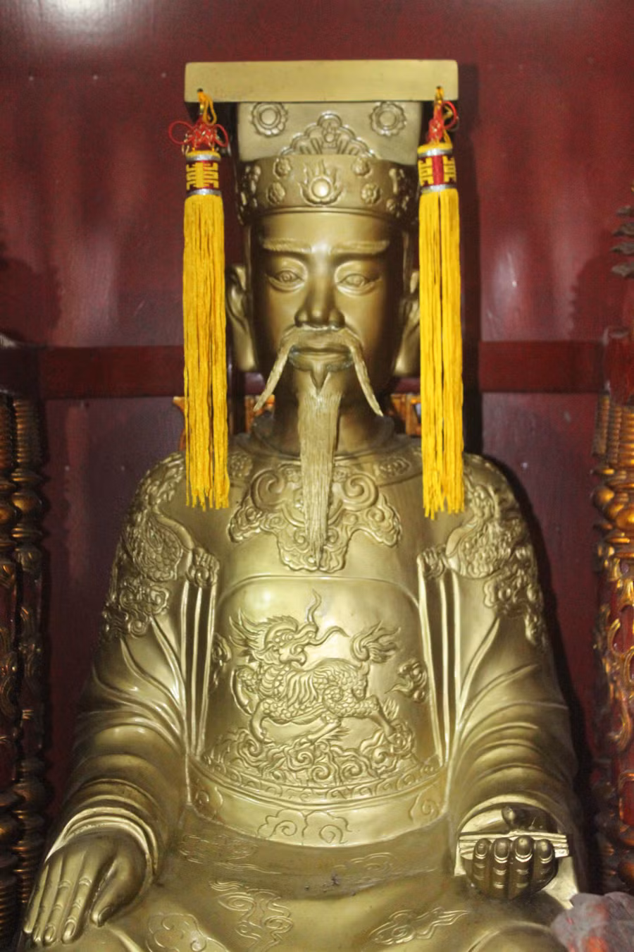 Tượng thờ Nam Giao học tổ - Sĩ Nhiếp tại Bắc Ninh.