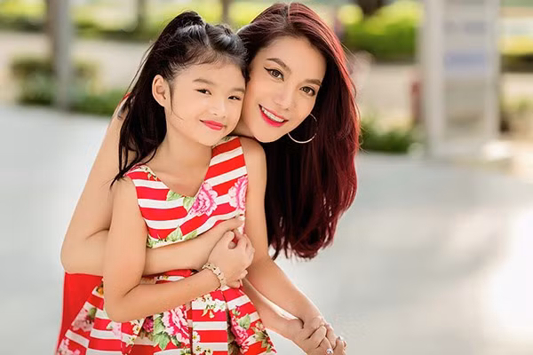 Đọ mức học phí “khủng” của cậu ấm cô chiêu nhà sao Việt: Choáng nhất là con Diva Hồng Nhung